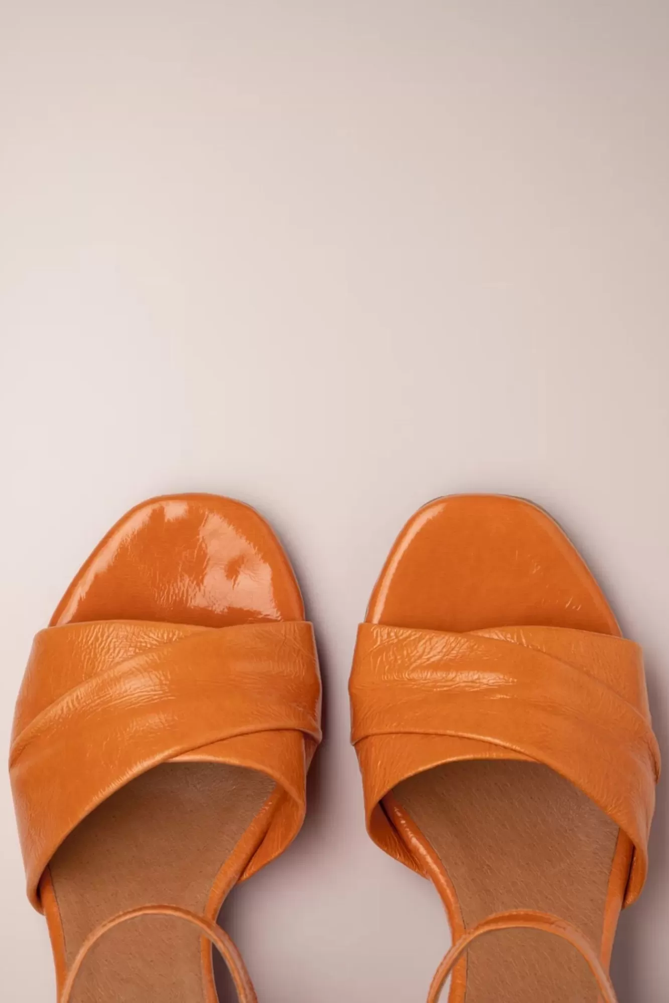 Miz Mooz Bela Sandaal In Lak Oranje | Vrouwen Sandalen