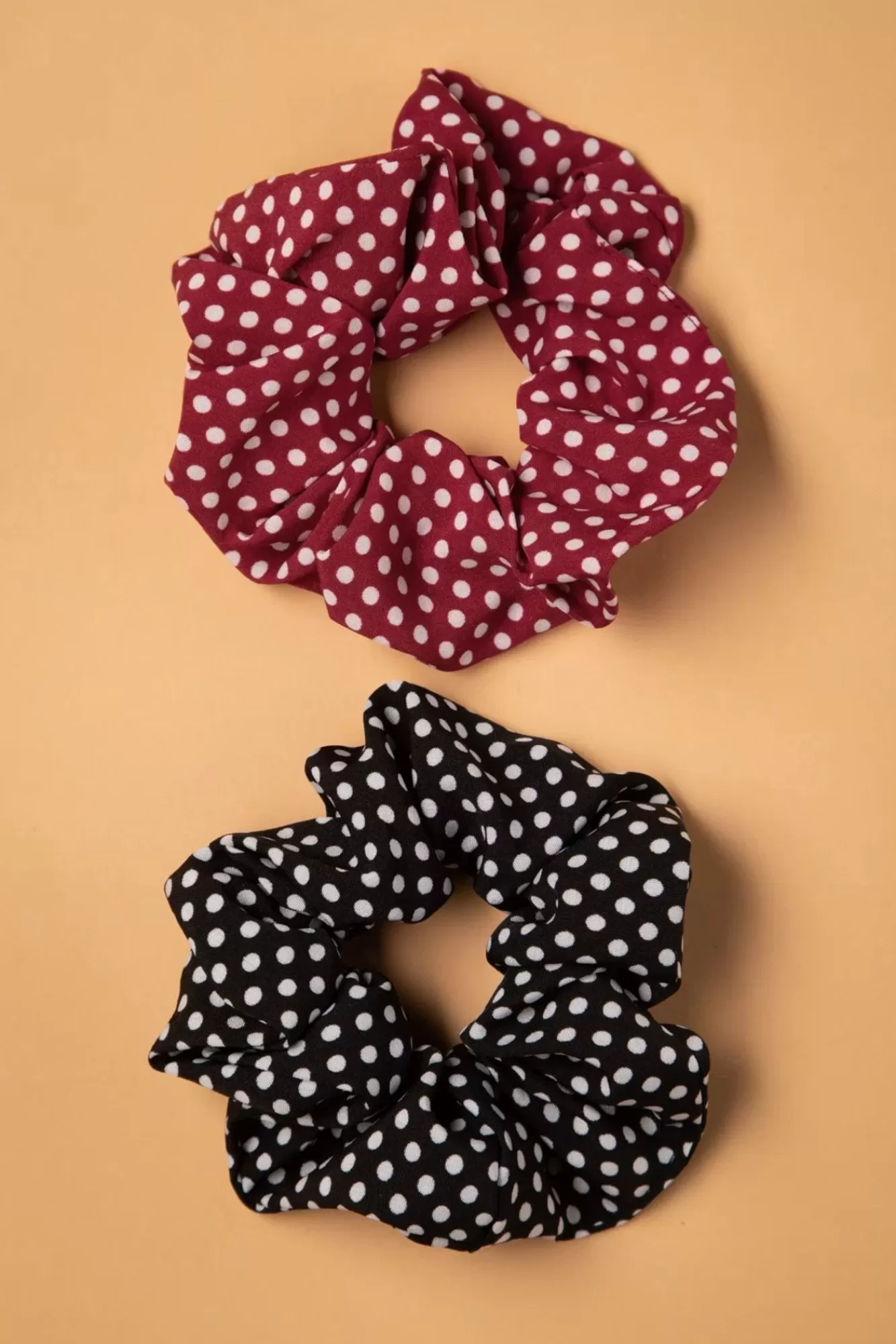 Banned Retro Dotty Scrunchie In Rood | Vrouwen Haaraccessoires