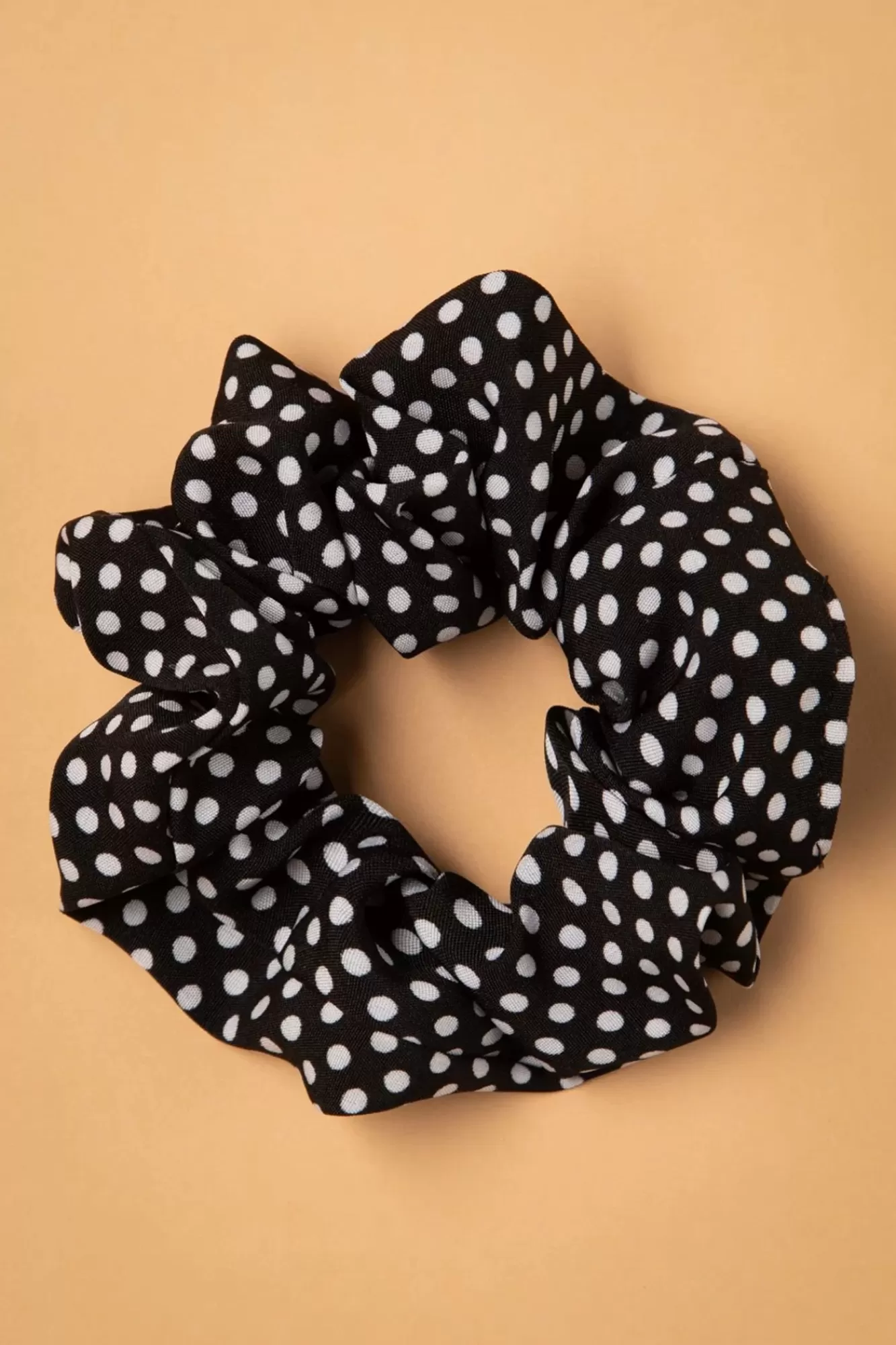 Banned Retro Dotty Scrunchie In Zwart | Vrouwen Haaraccessoires