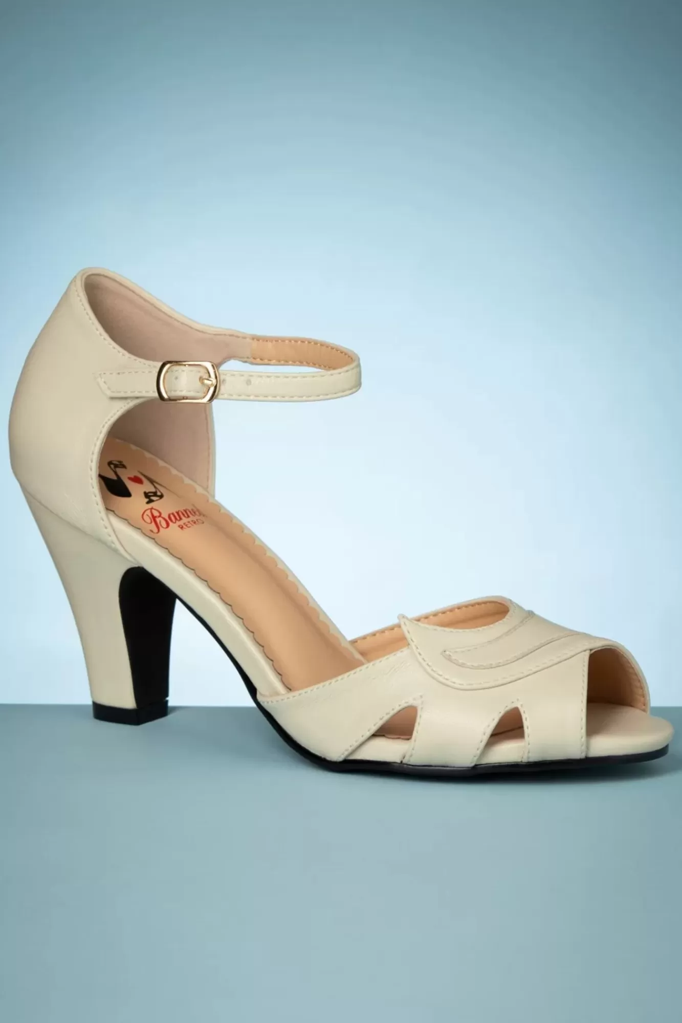 Banned Retro Mable Peeptoe Pumps In Creme | Vrouwen Pumps