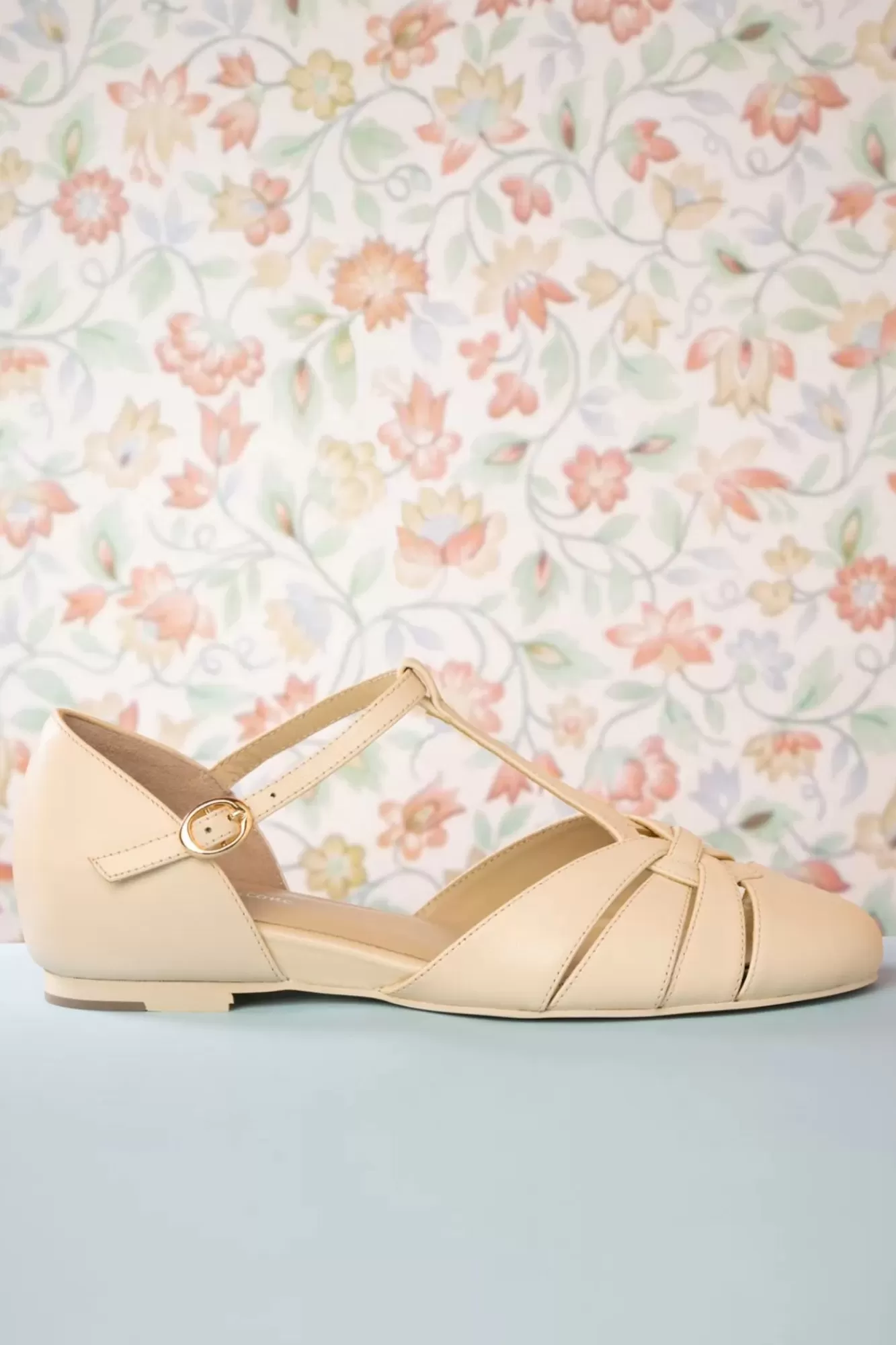 Charlie Stone Montpellier Flats Met T-Strapjes In Creme | Vrouwen Ballerina'S