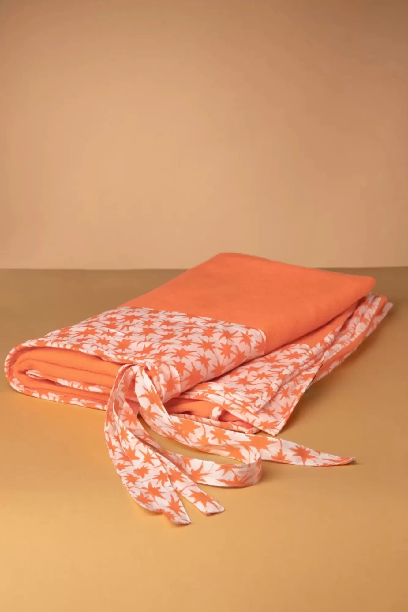 Surkana Palms Opvouwbare Strandhanddoek In Oranje | Vrouwen Pareo'S & Zonnehoeden