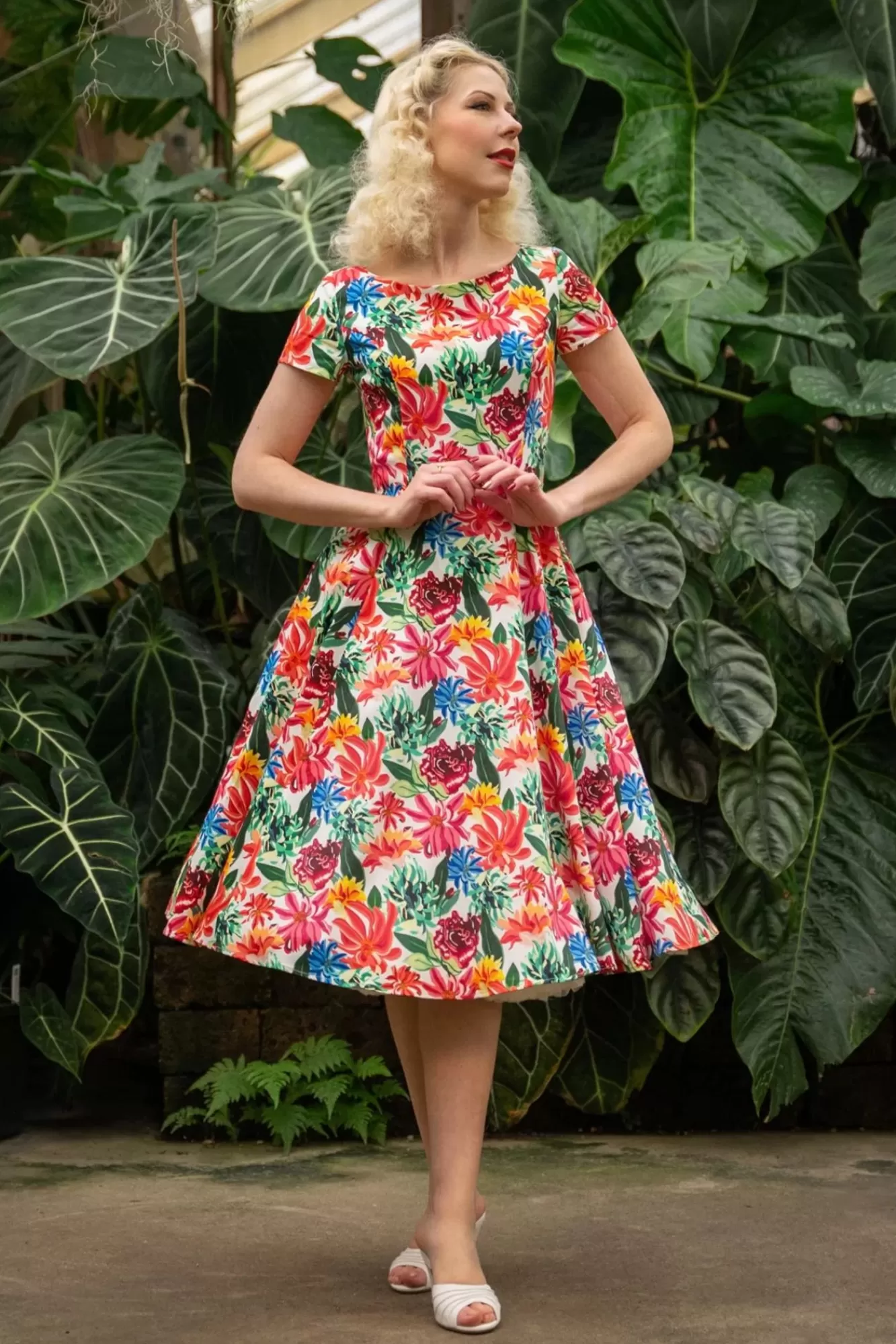 Topvintage Boutique Collection Topvintage Exclusive ~ Adriana Floral Swing Jurk Met Korte Mouwen In Multi | Vrouwen Plus Size Jurken