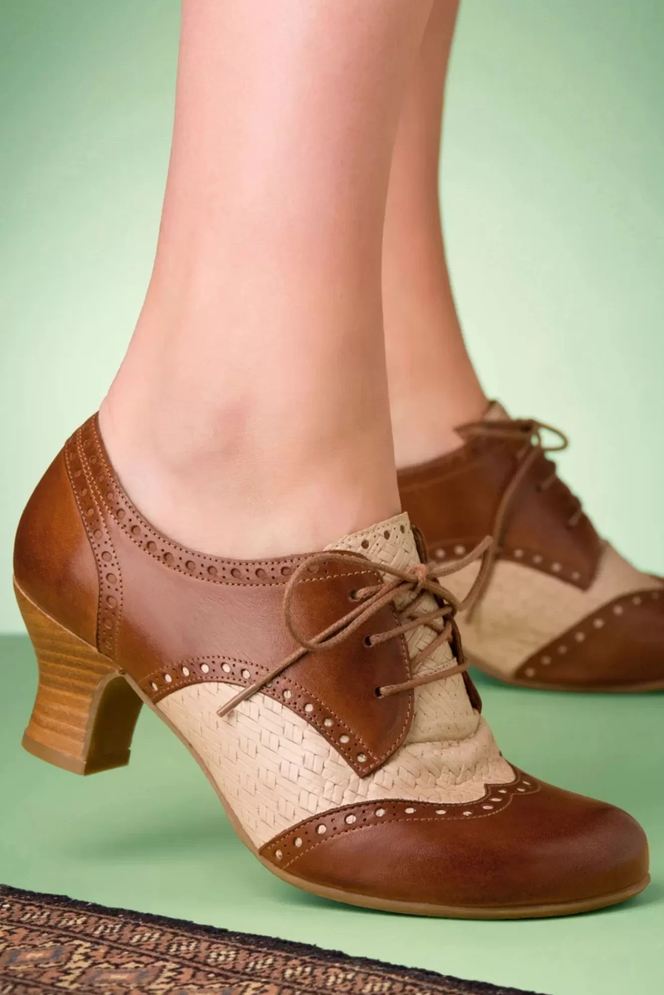 Miz Mooz Tully Lederen Veterschoentjes In Cognac En Creme | Vrouwen Booties & Laarzen